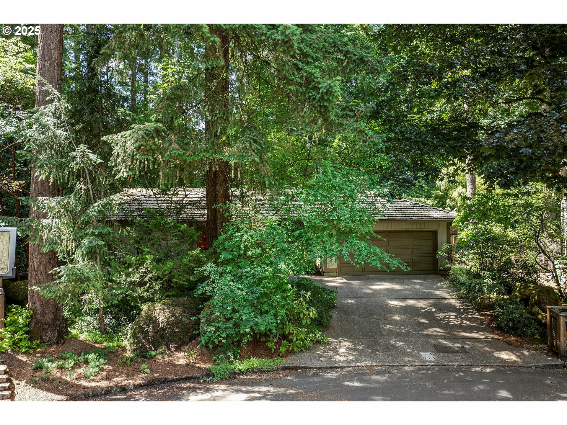 Property Photo: 18541 Waxwing Way OR 97035