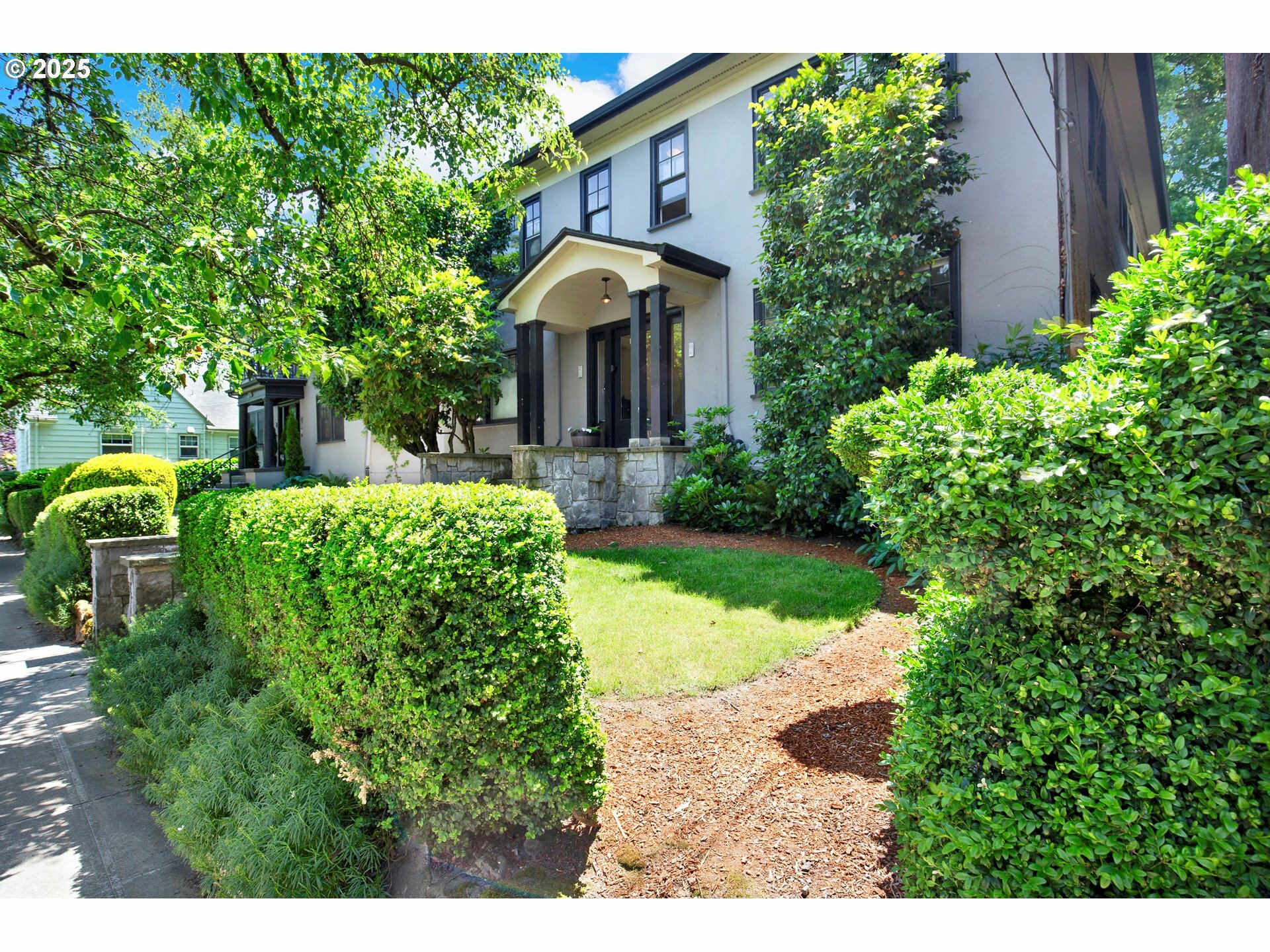 Property Photo: 2066 NW Overton St OR 97209