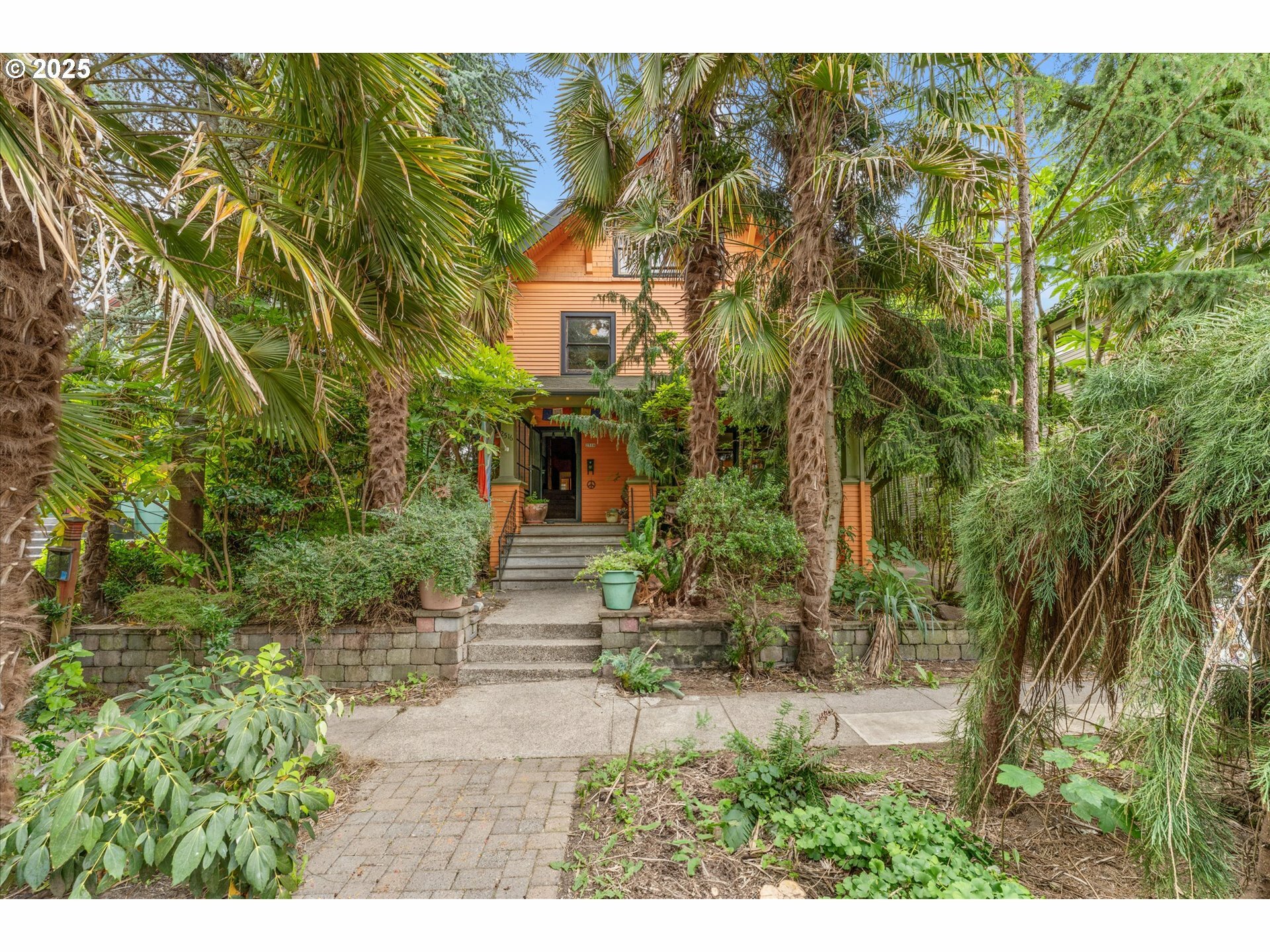 2516 NE Clackamas St  Portland OR 97232 photo