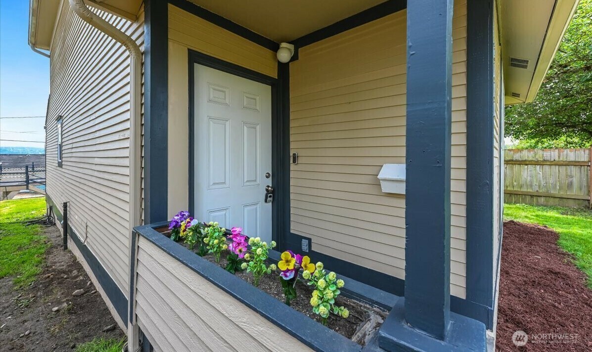 Property Photo: 2111 Cleveland Avenue WA 98201