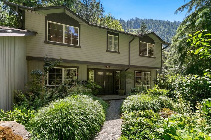 Property Photo:  24016 SE 111th Street  WA 98027 