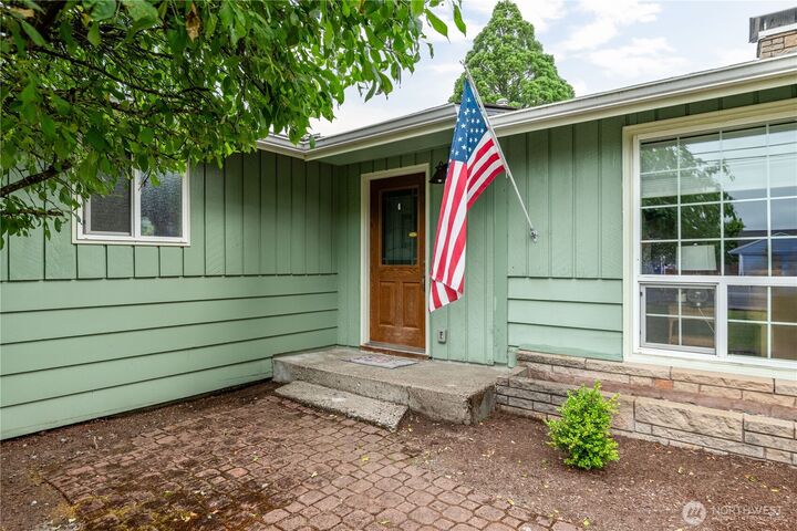 Property Photo:  1922 SW Snively Avenue  WA 98532 