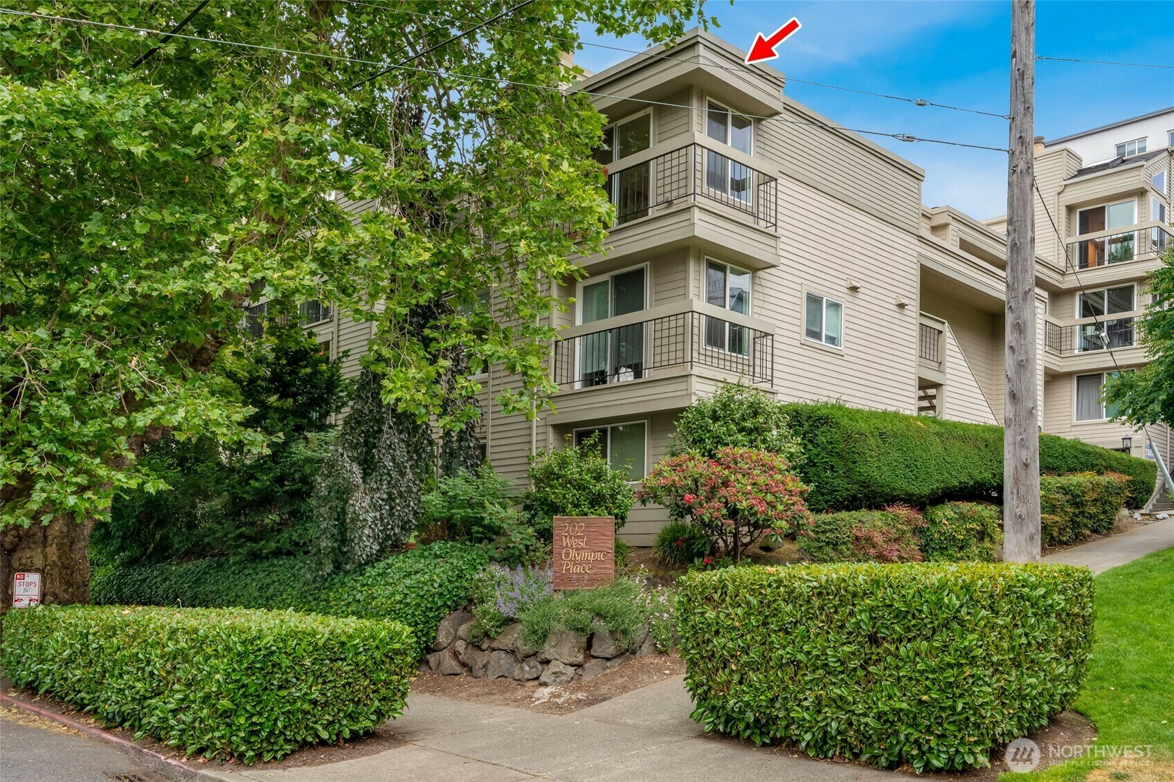 Property Photo: 202 W Olympic Place 201 WA 98119