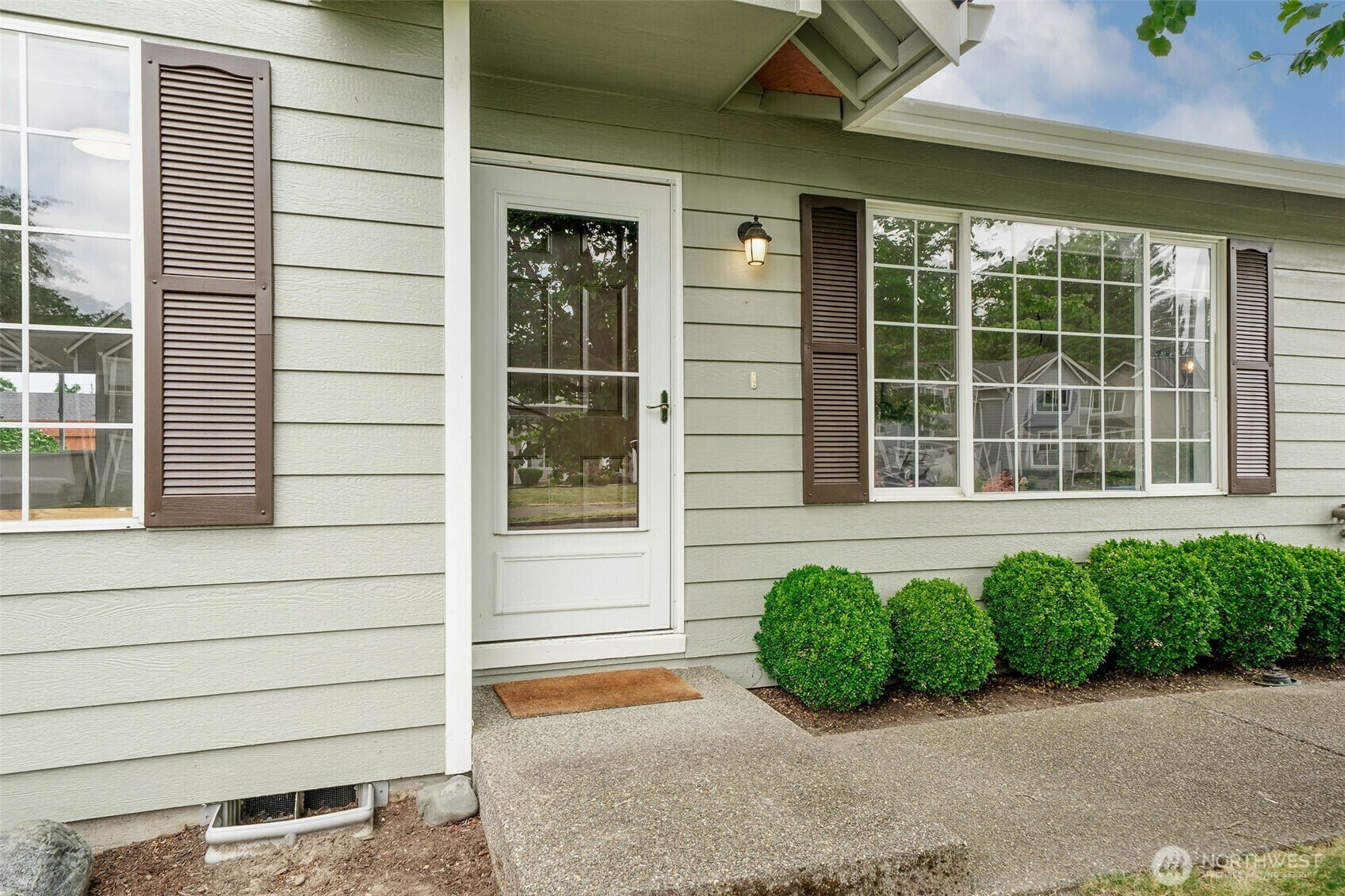 Property Photo: 15709 53rd Street Ct E WA 98390