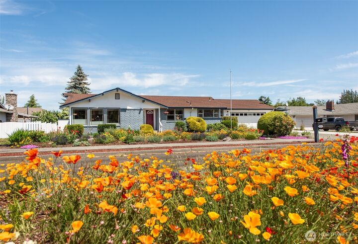 Property Photo: 516 E Willow St WA 98382