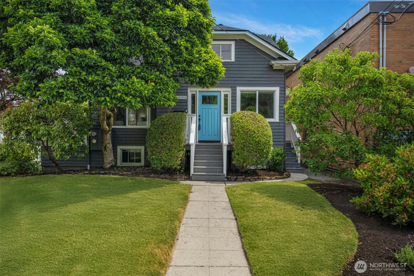 Property Photo: 1222 6th Avenue N WA 98109