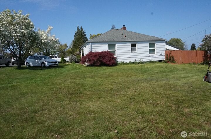 Property Photo: 2460 S 121st Street WA 98168