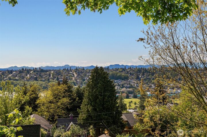 Property Photo:  2531  11th Avenue W  WA 98119 