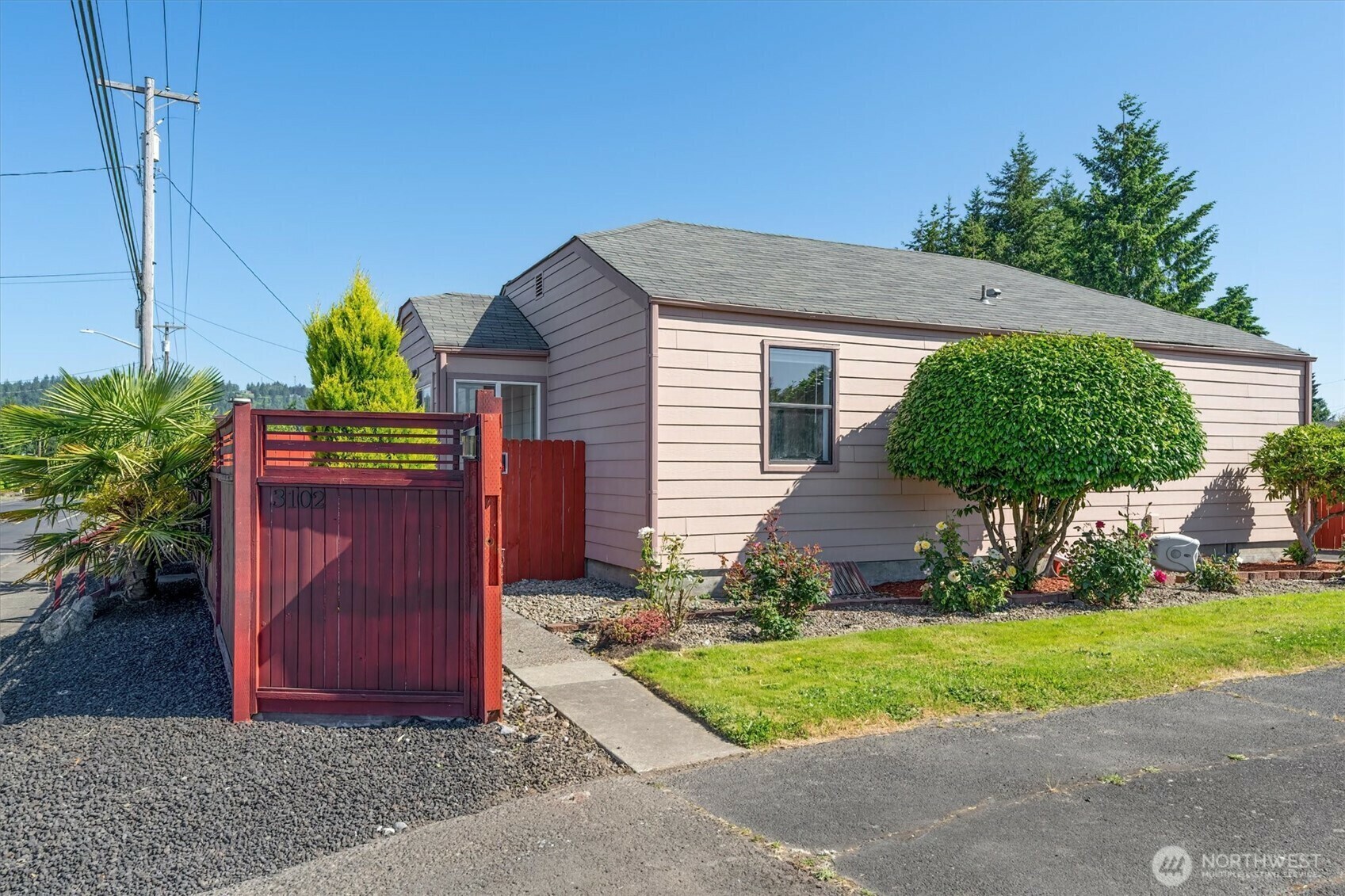 Property Photo: 3102 Columbia Heights Road WA 98632