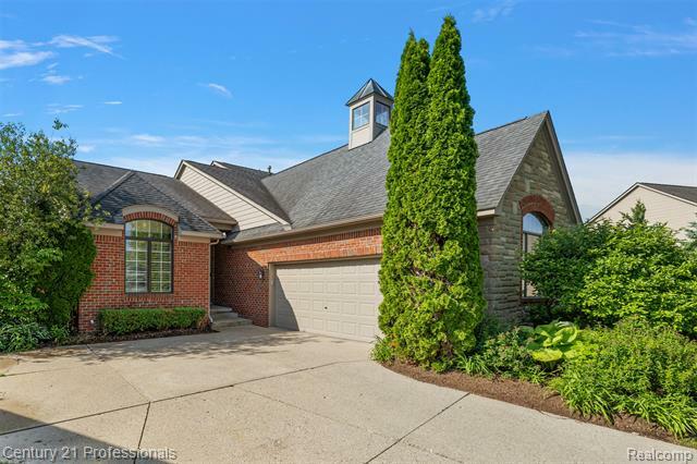 Property Photo: 4013 Ardsley Court MI 48348