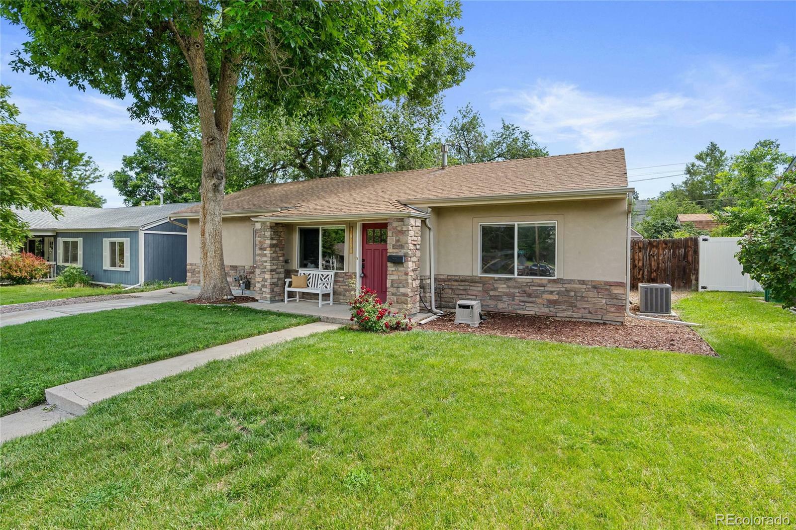 Property Photo: 3064 S Grape Way CO 80222