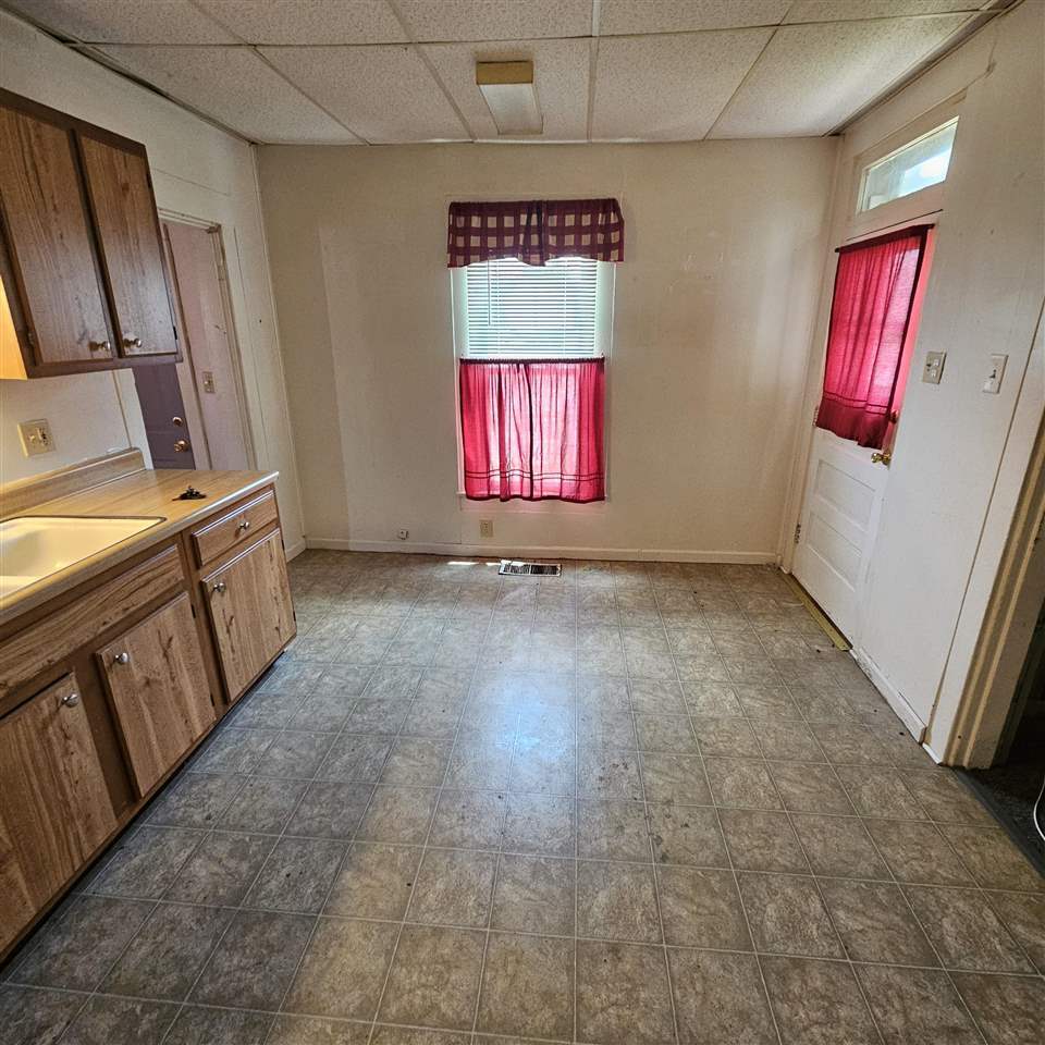 Property Photo: 706 S B Street IN 47374