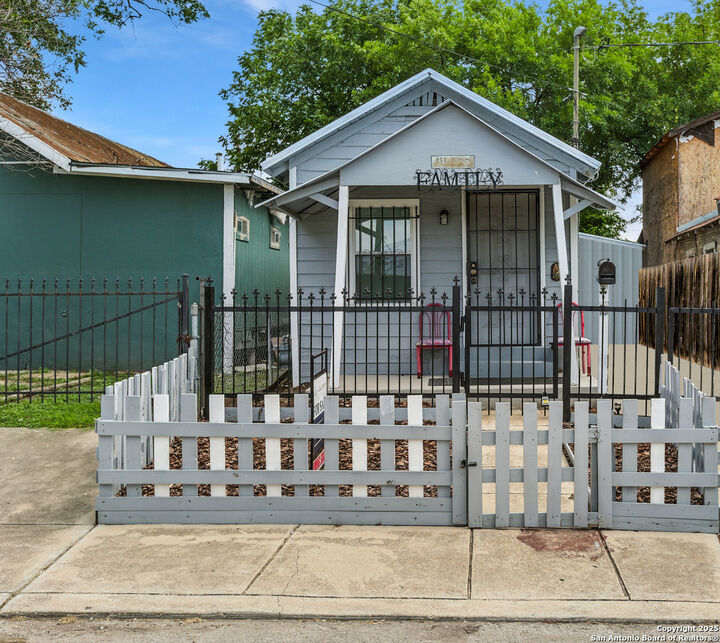 Property Photo:  1105 Delgado St  TX 78207 