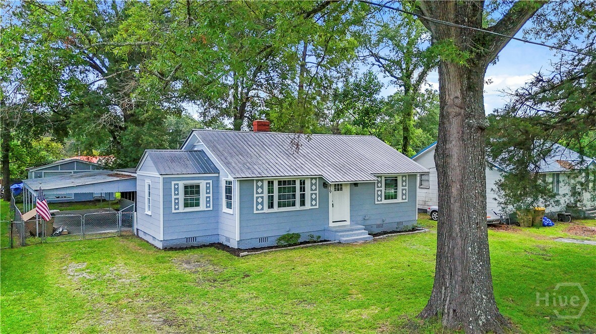 Property Photo: 829 Crossgate Road GA 31407