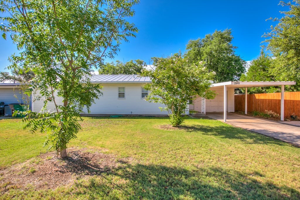 Property Photo: 2609 W Harris Ave TX 76901