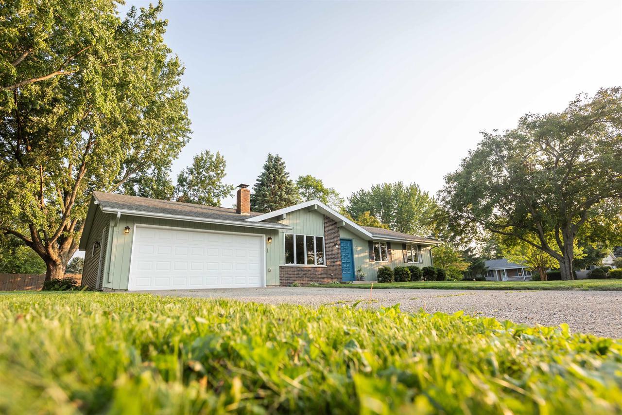 Property Photo:  4304 Oldwyck Drive  WI 53546 