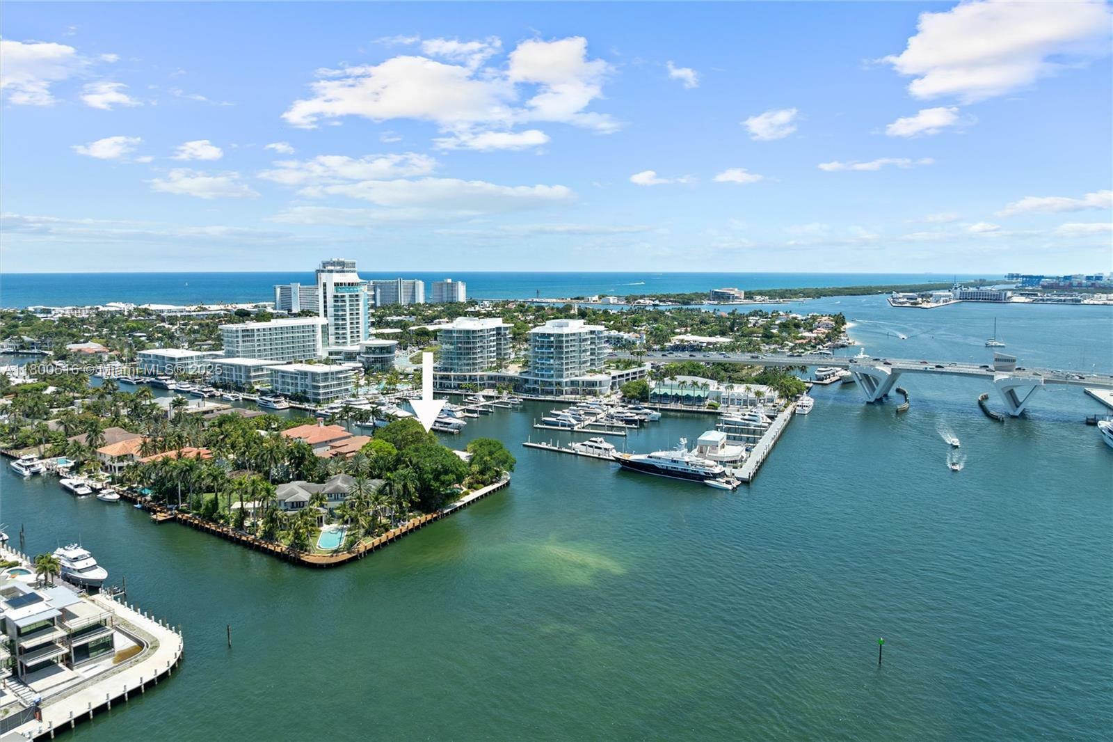 Property Photo: 2500 Mercedes Dr FL 33316