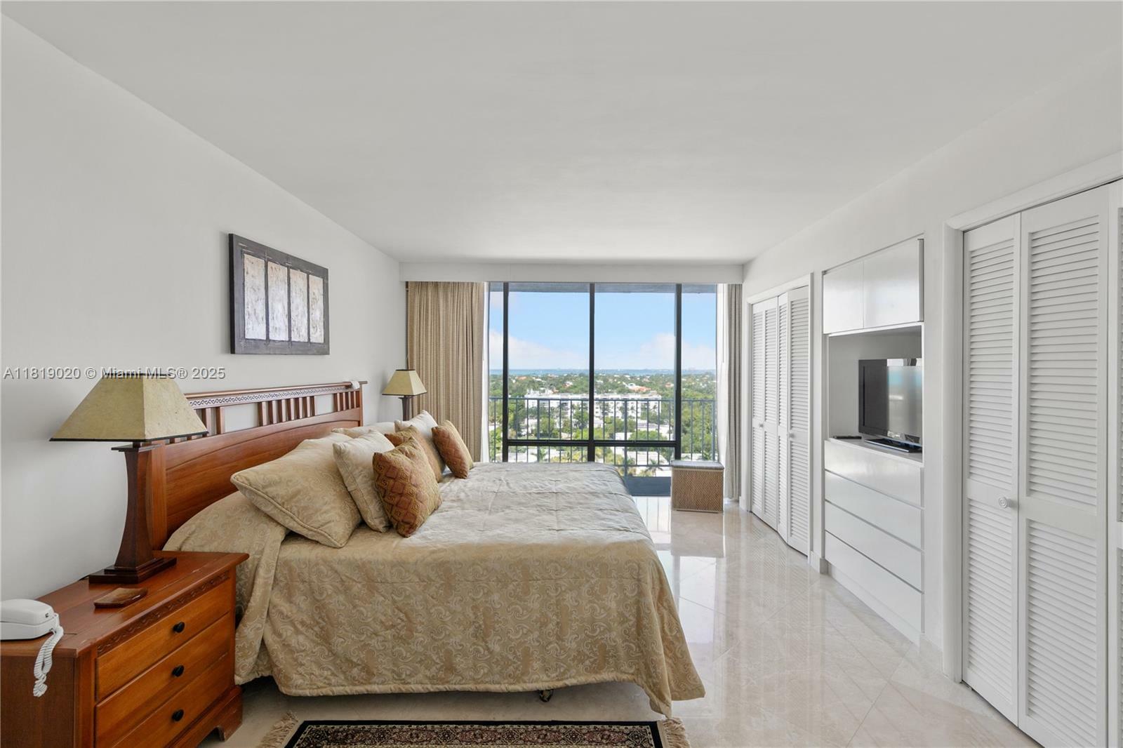 Property Photo: 881 Ocean Dr 11C FL 33149