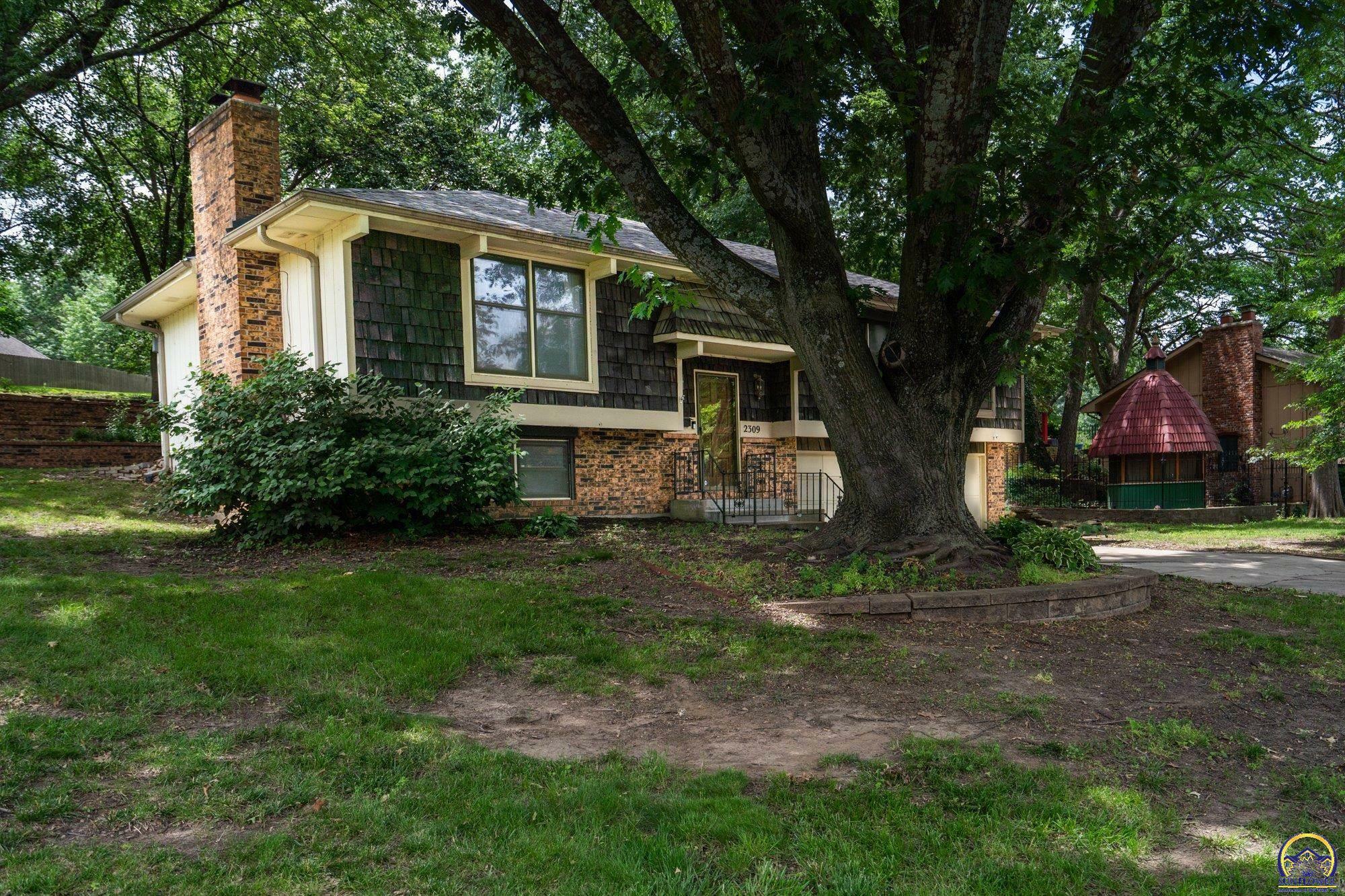 Property Photo: 2309 SW 33rd St KS 66611
