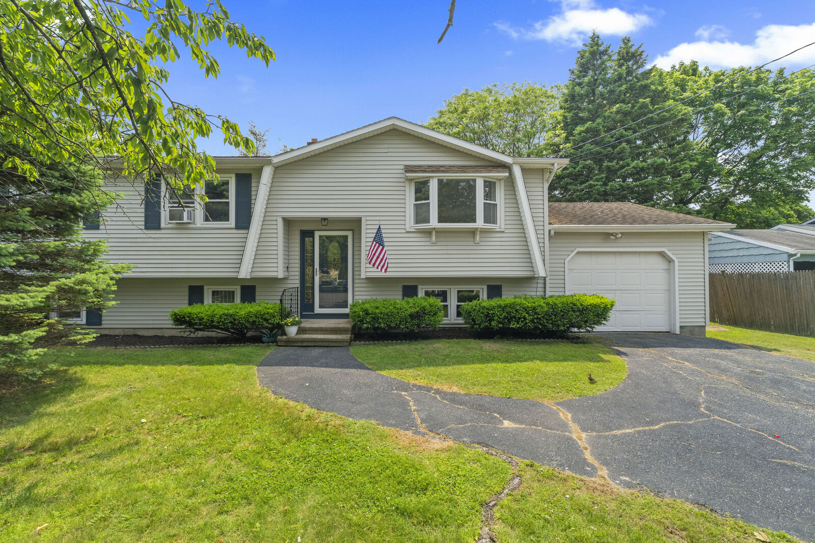 Property Photo: 17 Chelsea Circle CT 06460