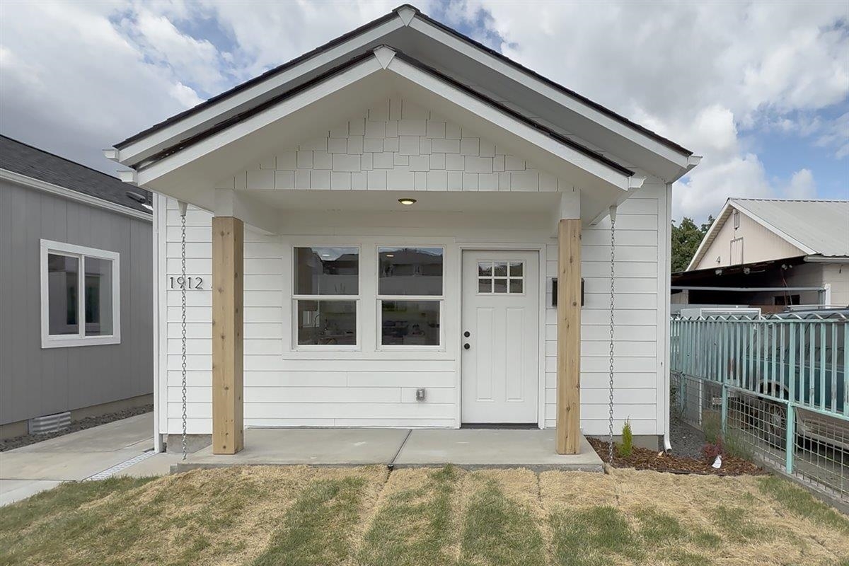 1912 W Buckeye Ave B  Spokane WA 99205 photo