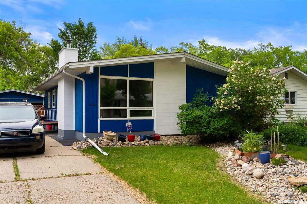 Property Photo: 1012 Shannon Road SK S4S 5K5