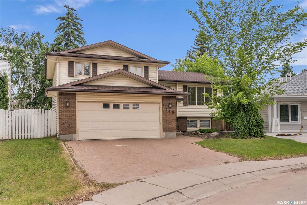 710 Brightsand Crescent  Saskatoon SK S7J 4X7 photo