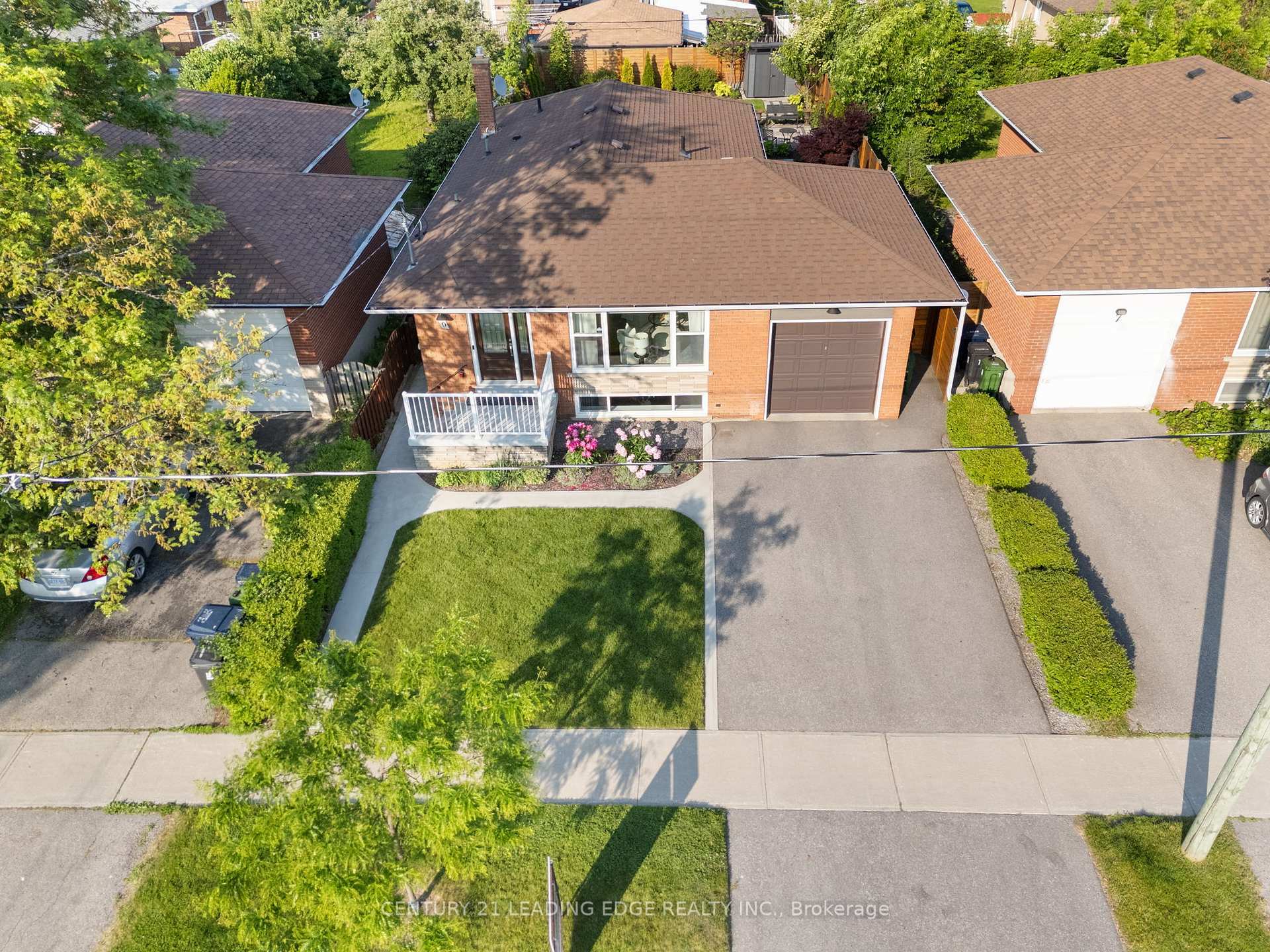 Photo de la propriété: 9 Neddie Drive ON M1T 2S9