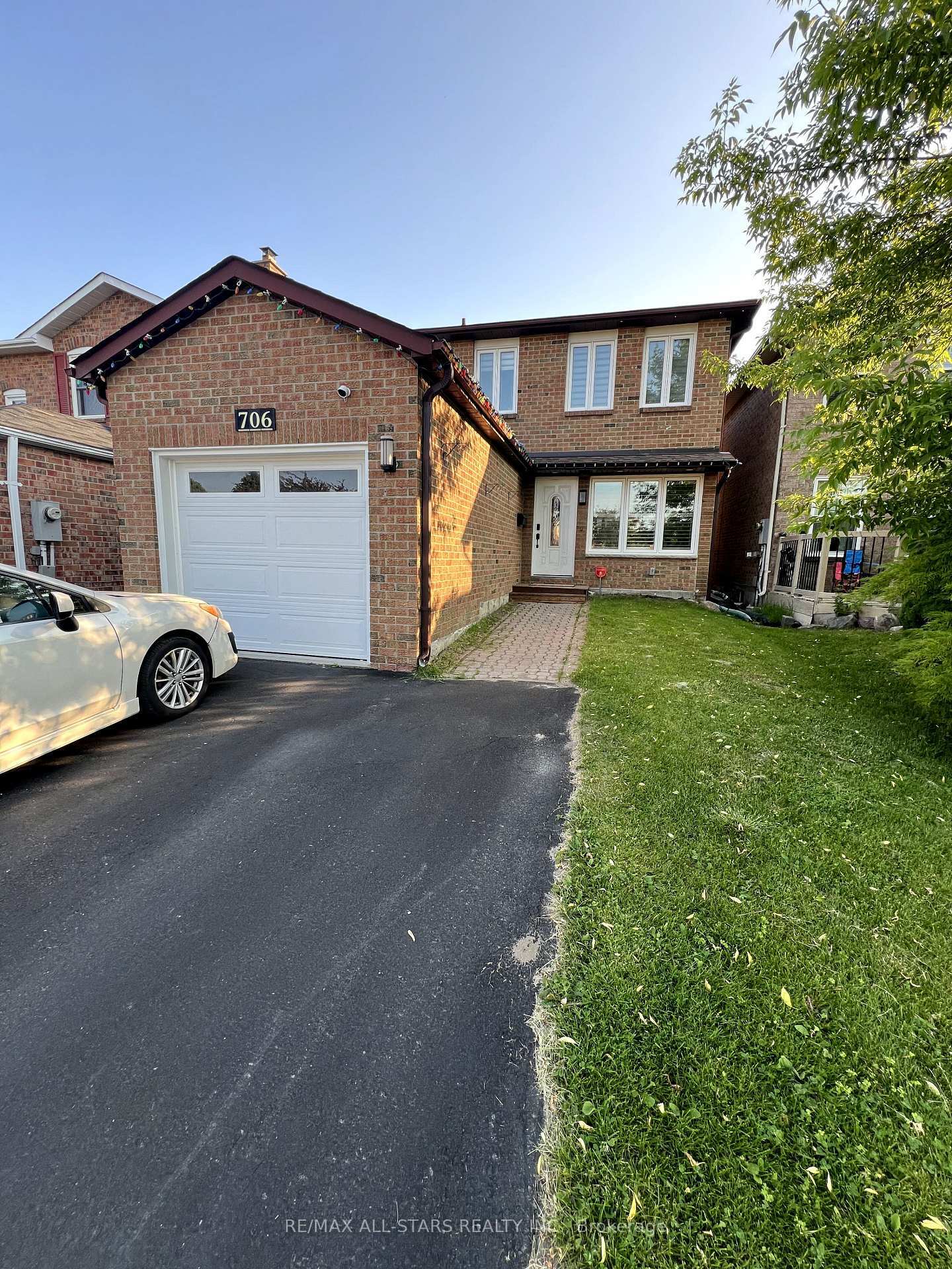 Property Photo: 706 Sultana Square W ON L1V 3Y3