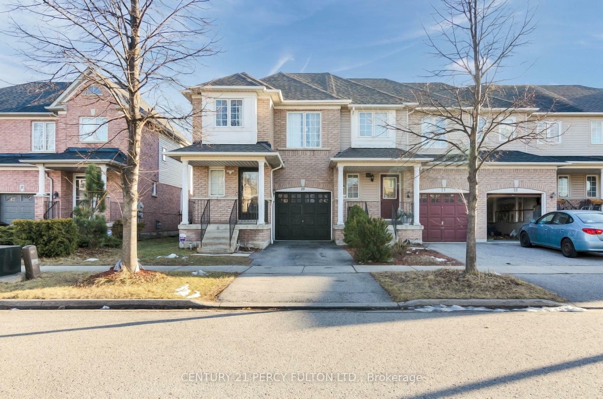 19 Odessa Crescent  Whitby ON L1R 3P1 photo