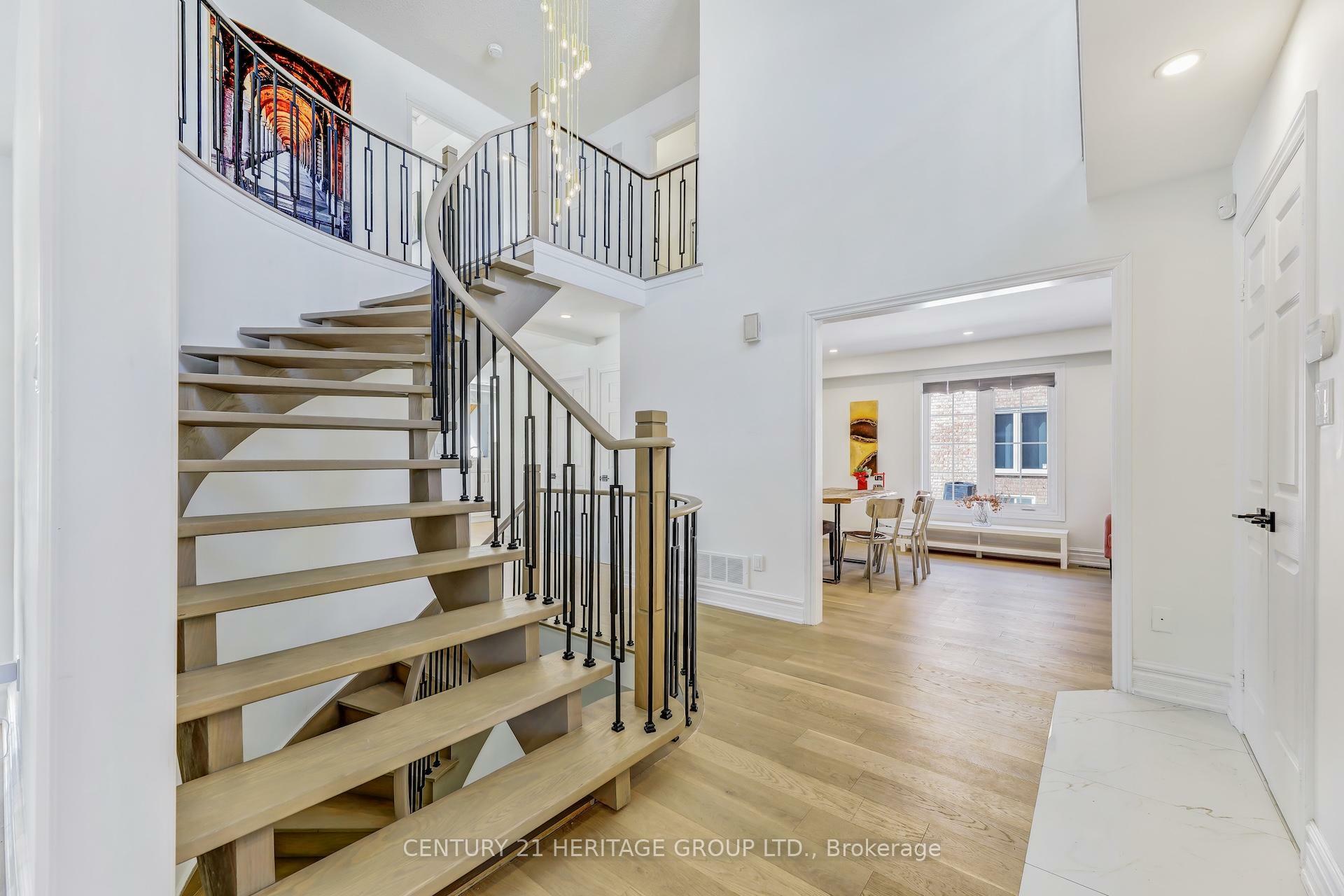 Property Photo: 243 Murray Drive ON L4G 5X1