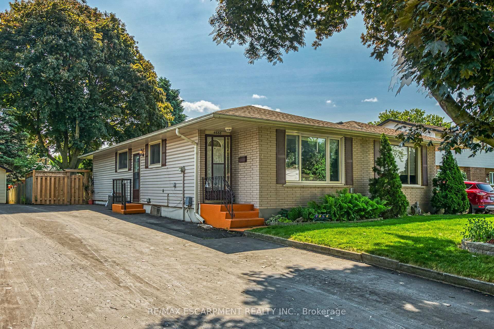 Property Photo: 4686 Pettit Avenue ON L2E 6L5