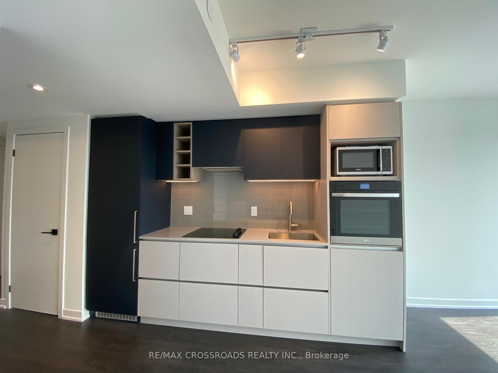 Property Photo: 319 Jarvis Street 4802 ON M5B 0C8