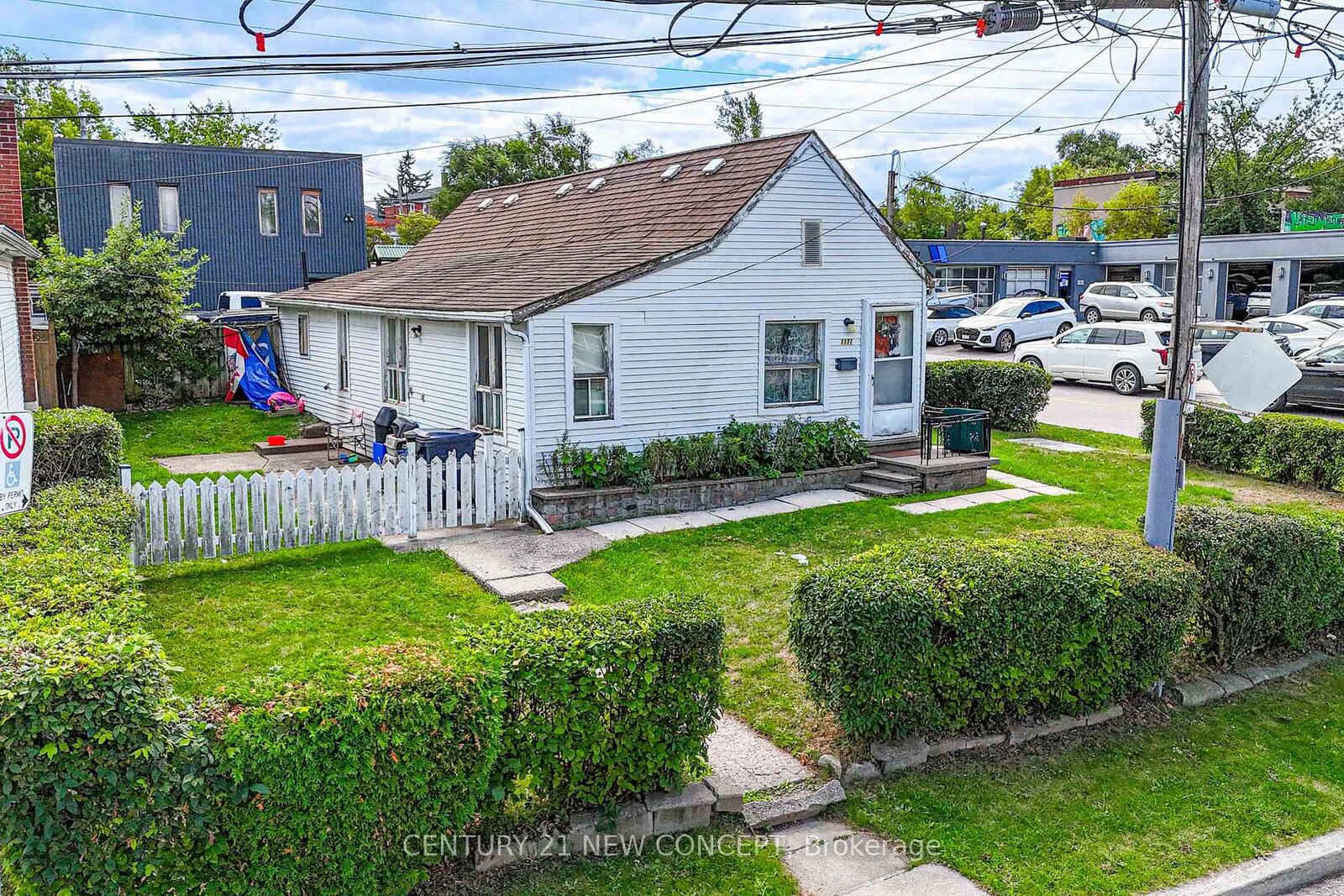 Property Photo:  1171 Roselawn Avenue  ON M6B 1C5 