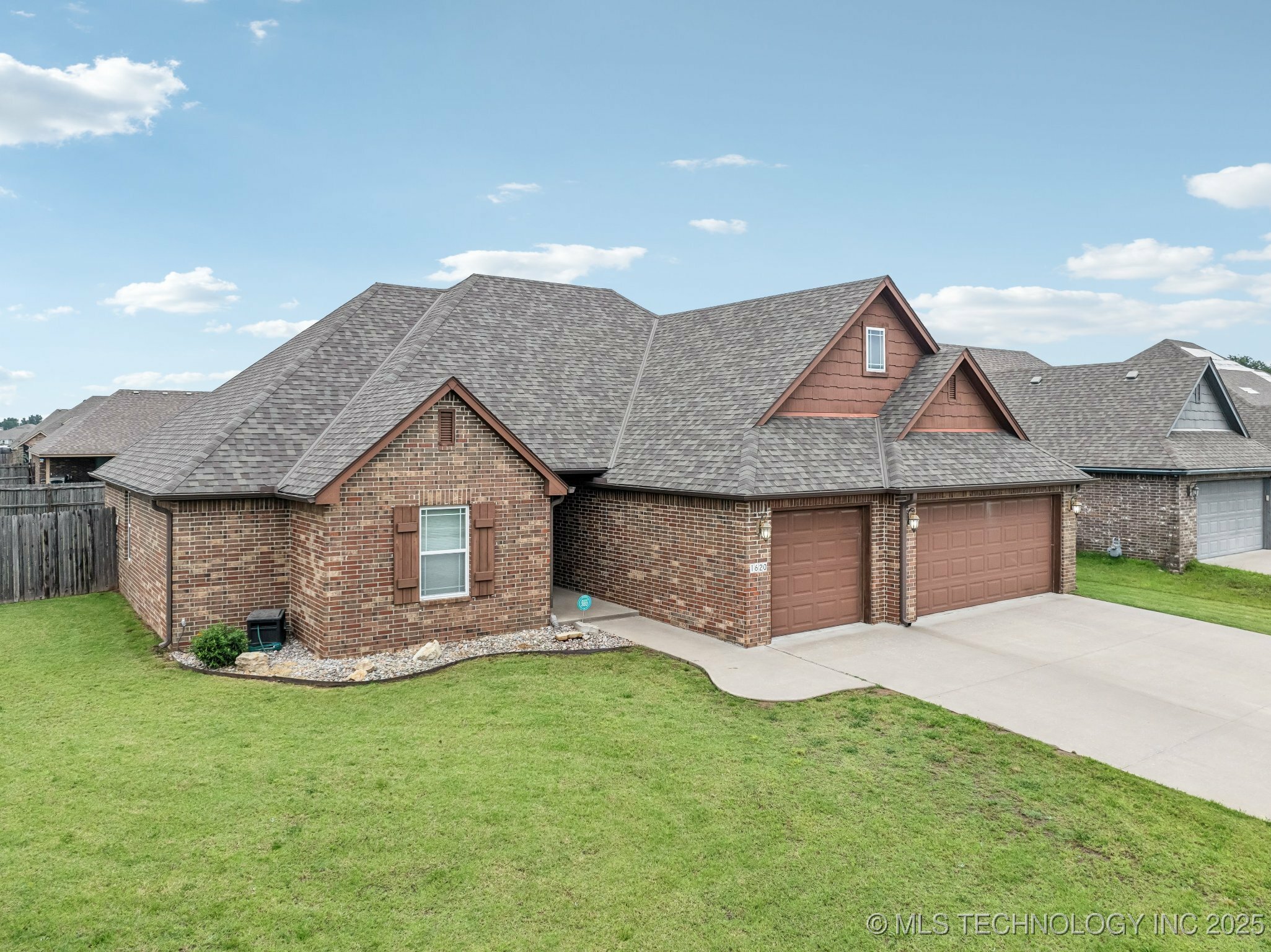 Property Photo: 1620 E Boston Court OK 74012