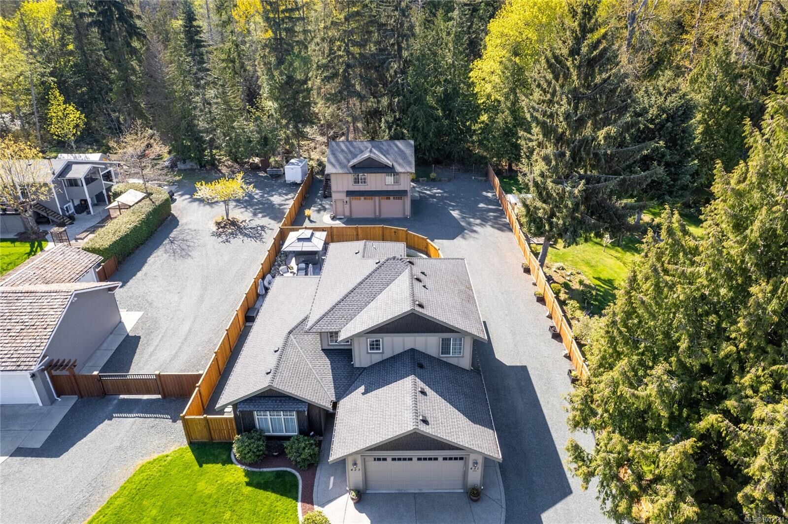 Property Photo:  423 Craig St  BC V9P 1L2 
