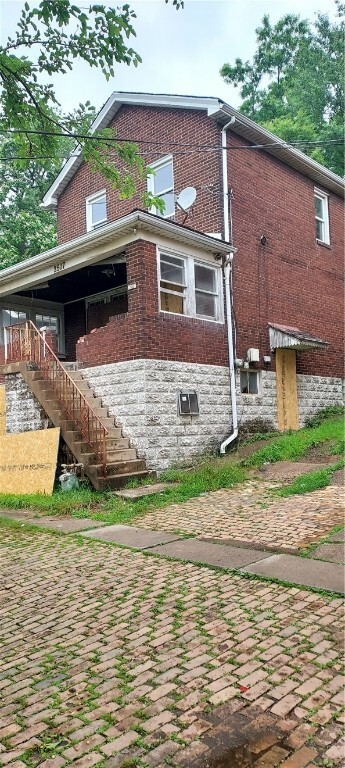 Property Photo:  2517 S Braddock Ave  PA 15218 