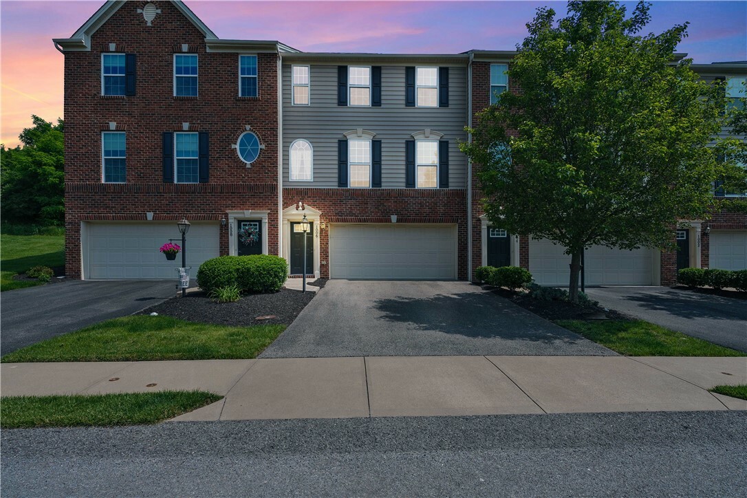Property Photo: 1006 Grey Fox Cir PA 15017