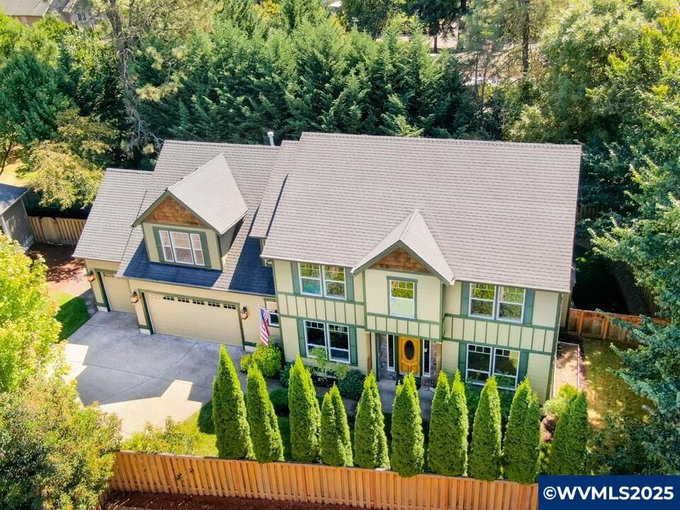 Property Photo:  4434 SW Country Club Dr  OR 97333 