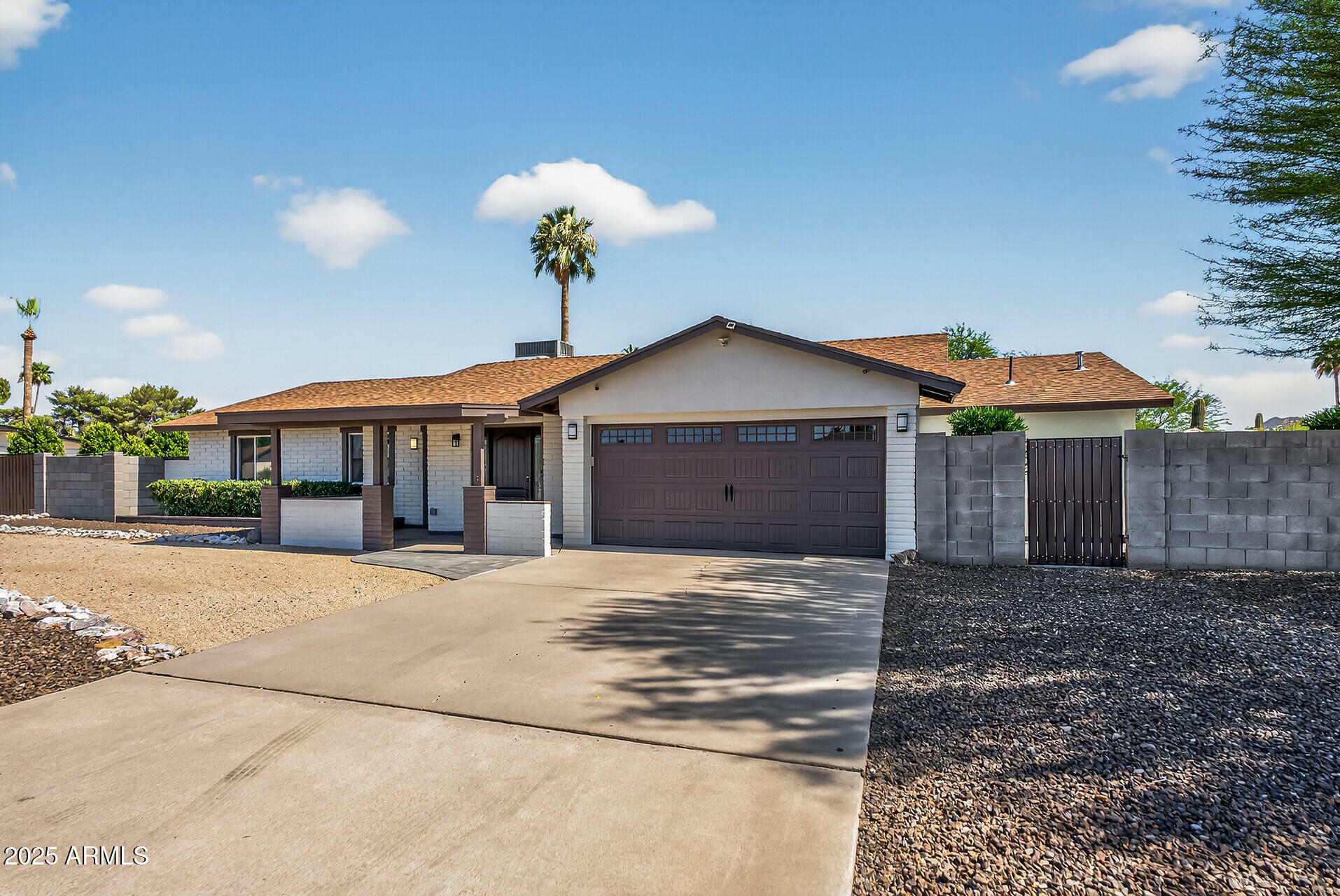 Property Photo: 5101 E Paradise Drive AZ 85254