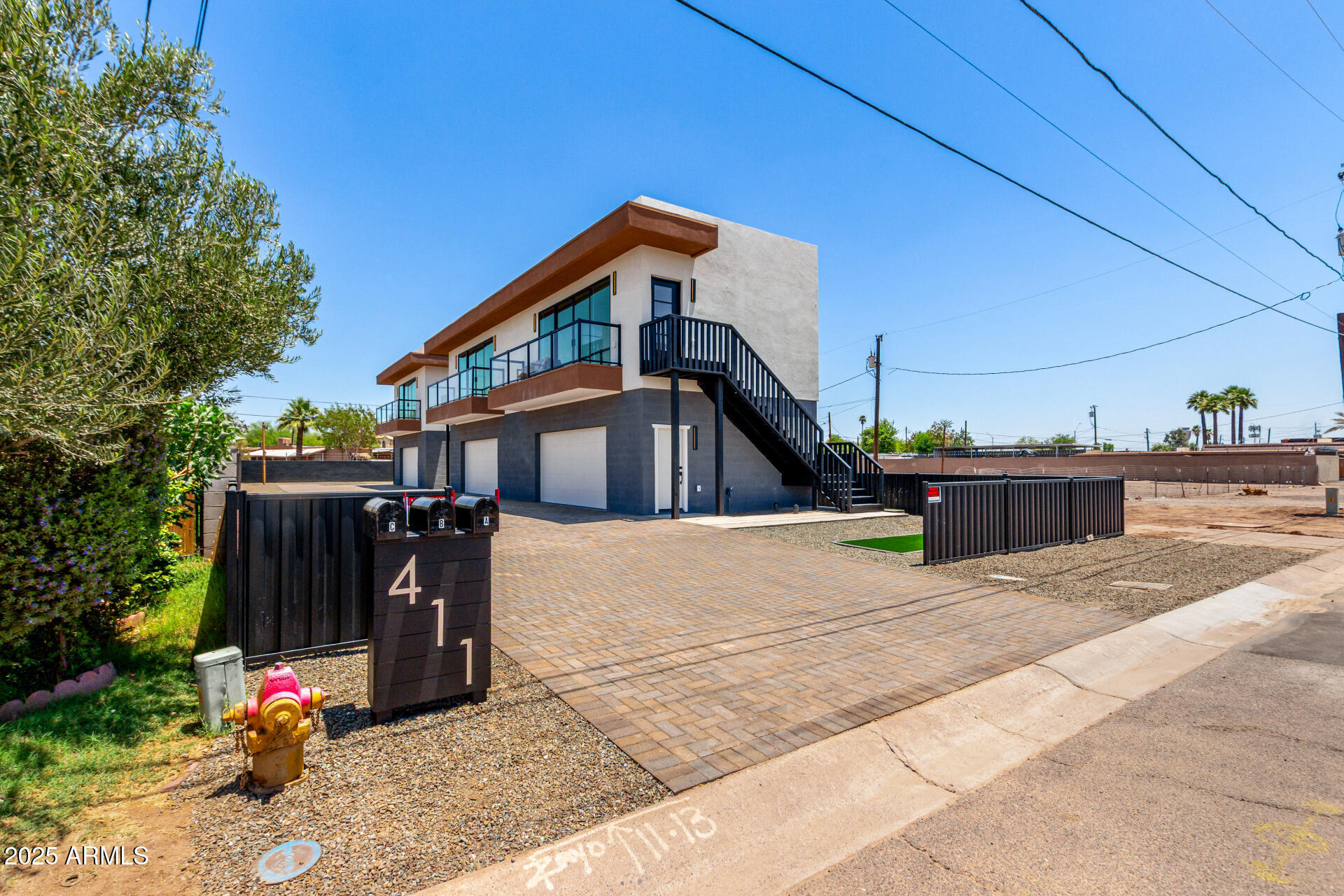 Property Photo:  411 N 32nd Place  AZ 85008 