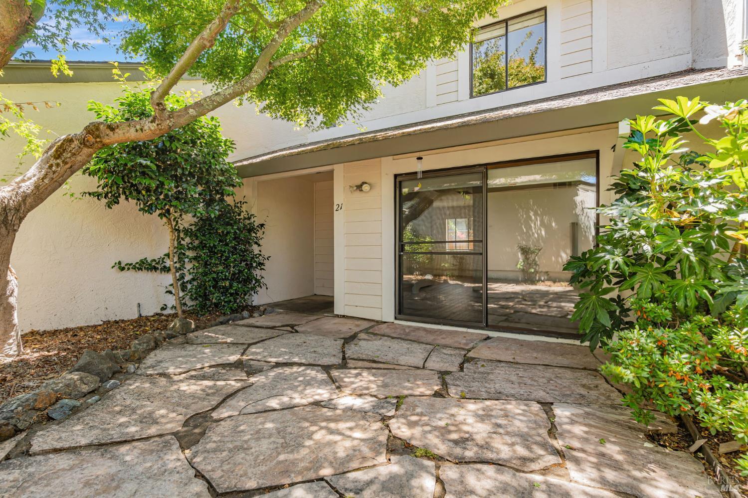 Property Photo: 21 Woodstock Court CA 94903