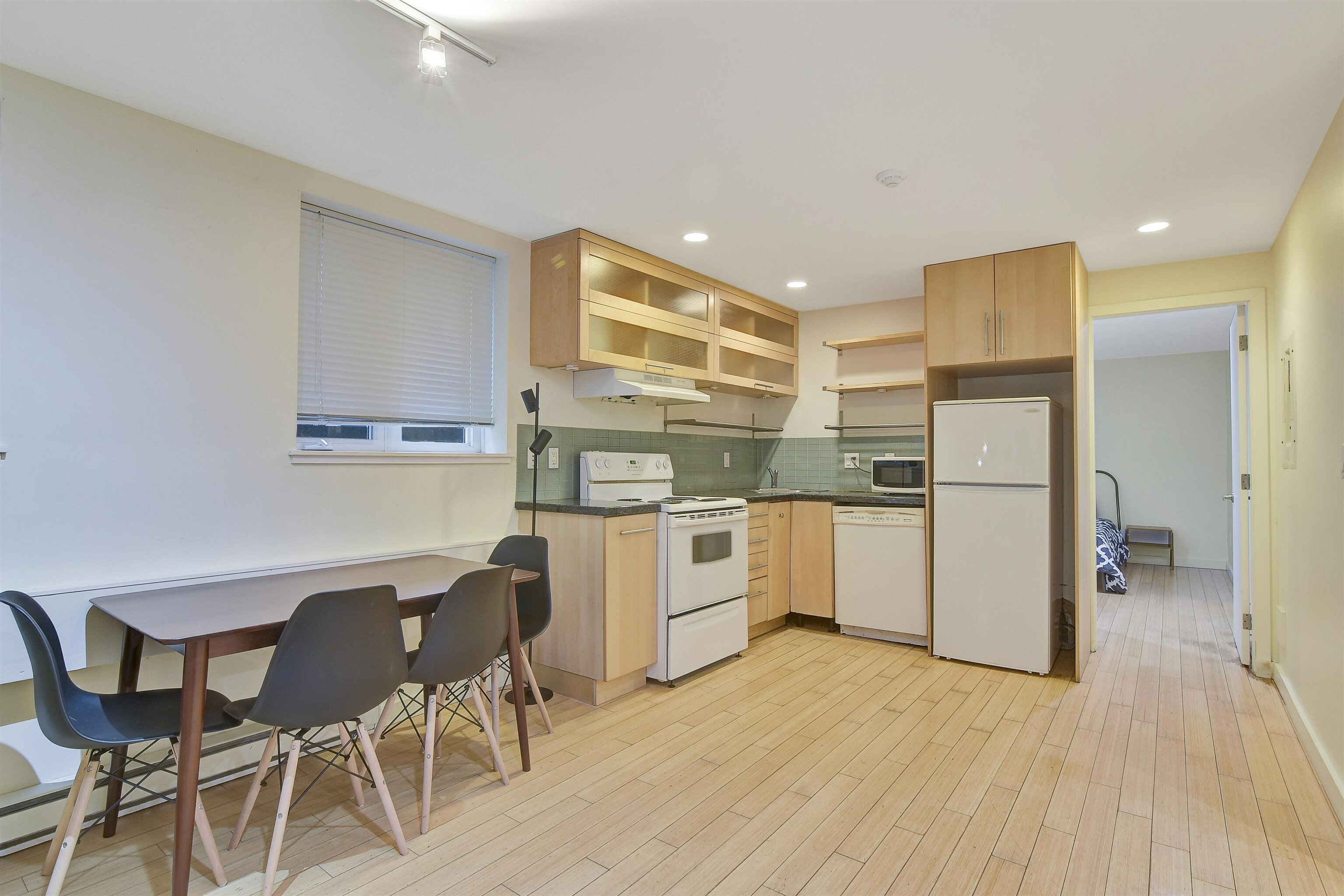 Property Photo:  1540 Haro Street 3B  BC V6G 1G5 
