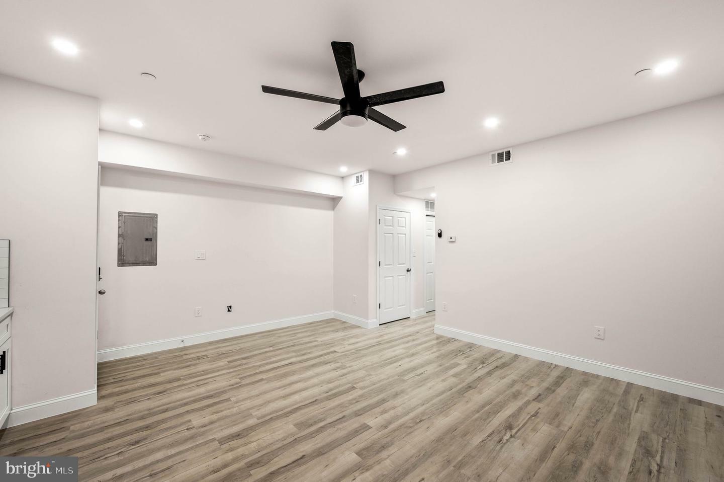 Property Photo: 437 W Girard Avenue 39 3 PA 19123