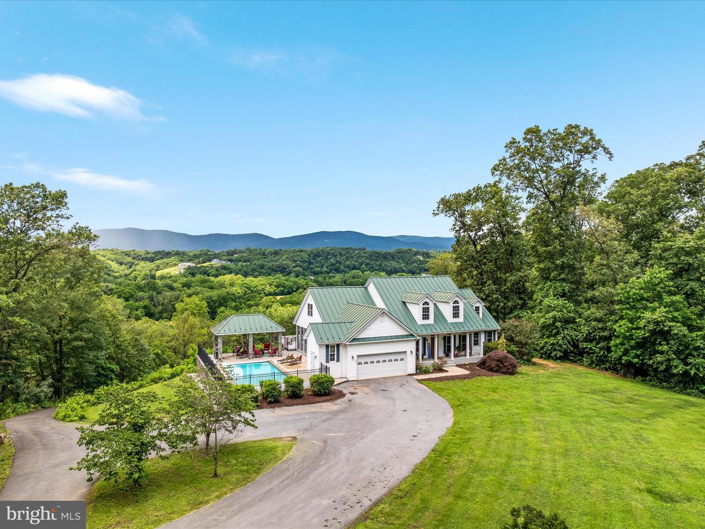 400 Deer Run Circle  Front Royal VA 22630 photo