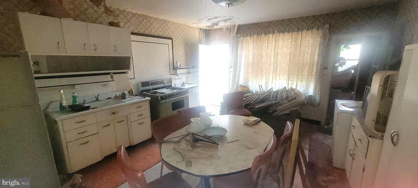 Property Photo: 1732 S 8th Street PA 19148