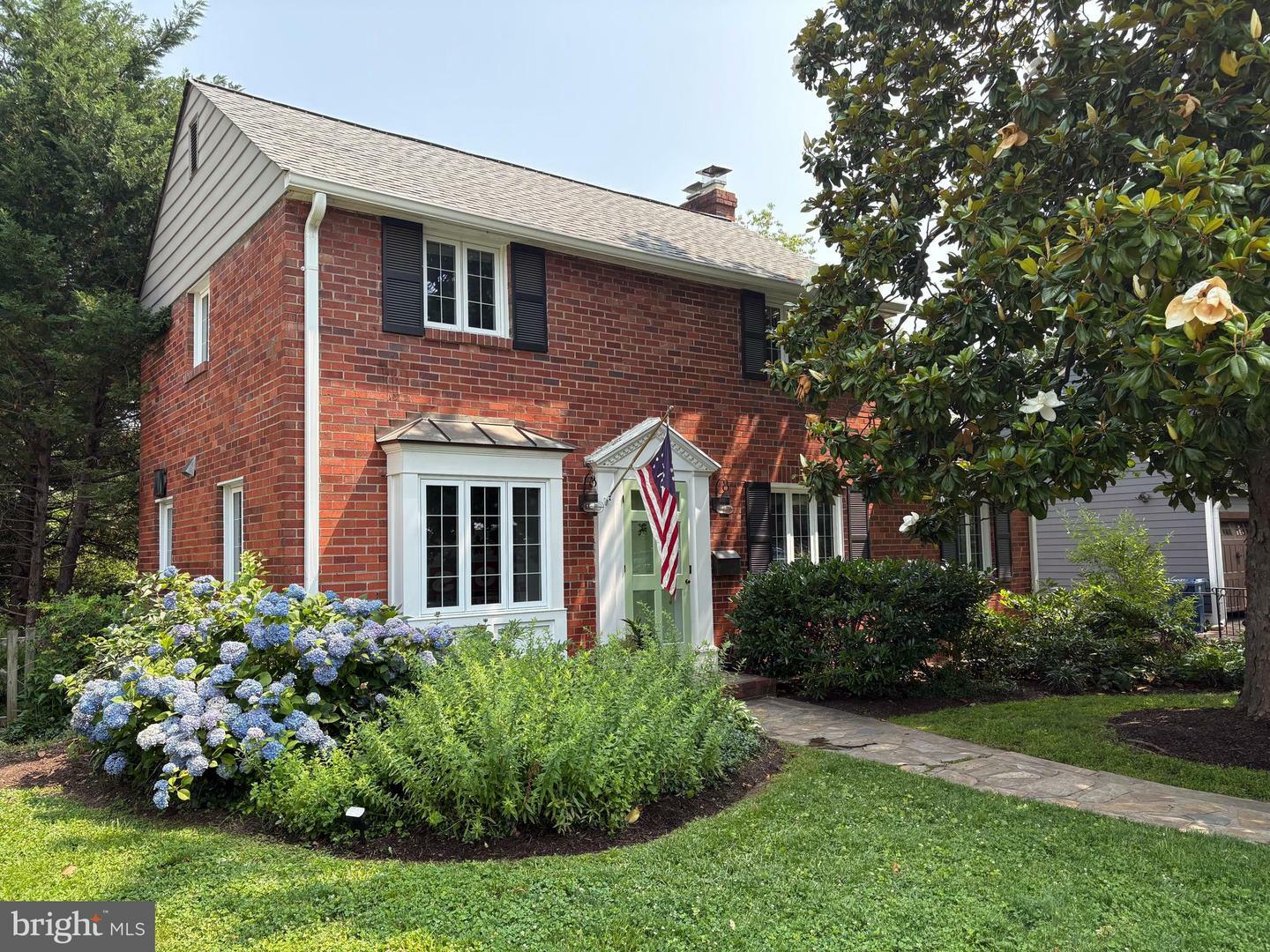 711 N Overlook Drive  Alexandria VA 22305 photo