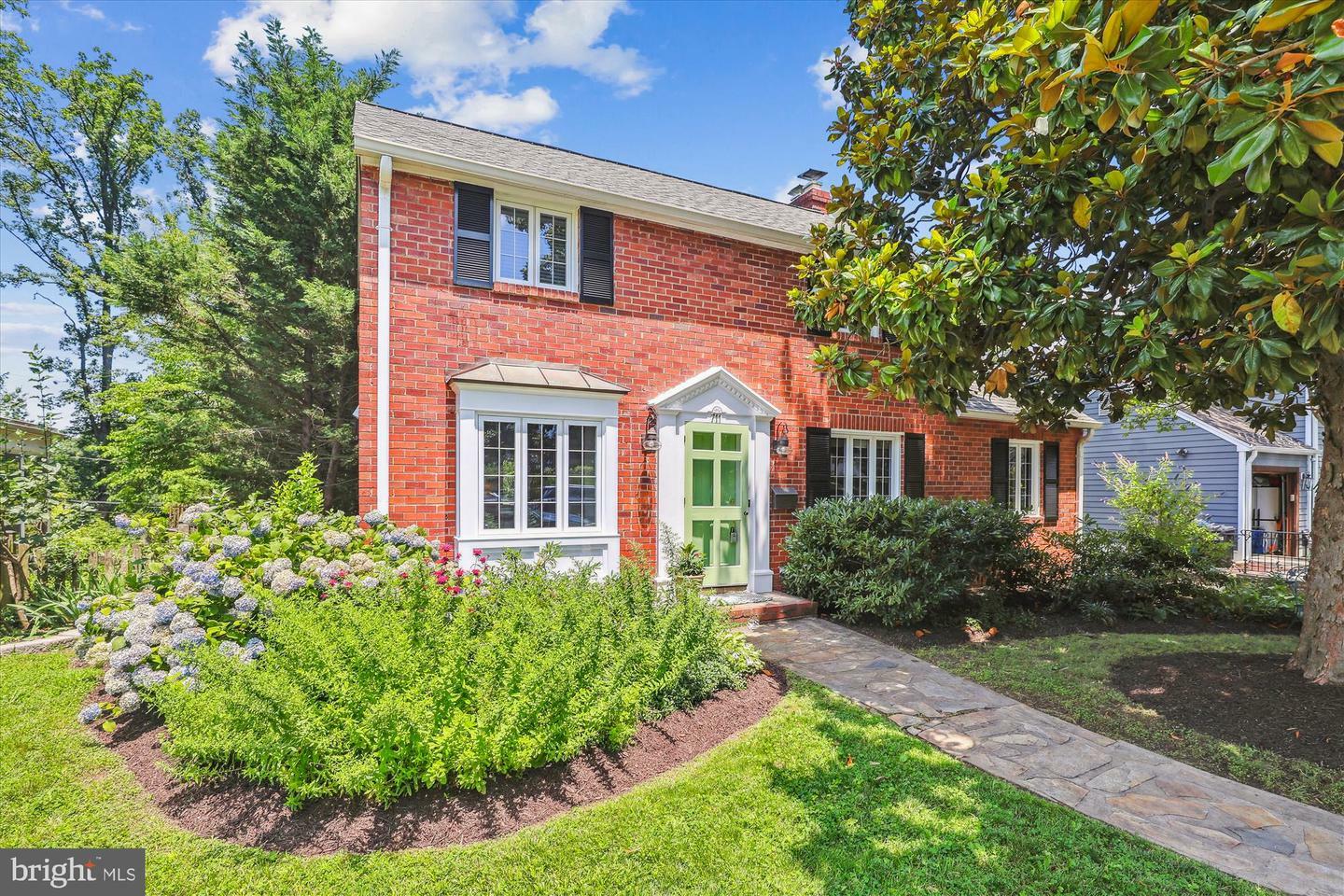 Property Photo: 711 N Overlook Drive VA 22305