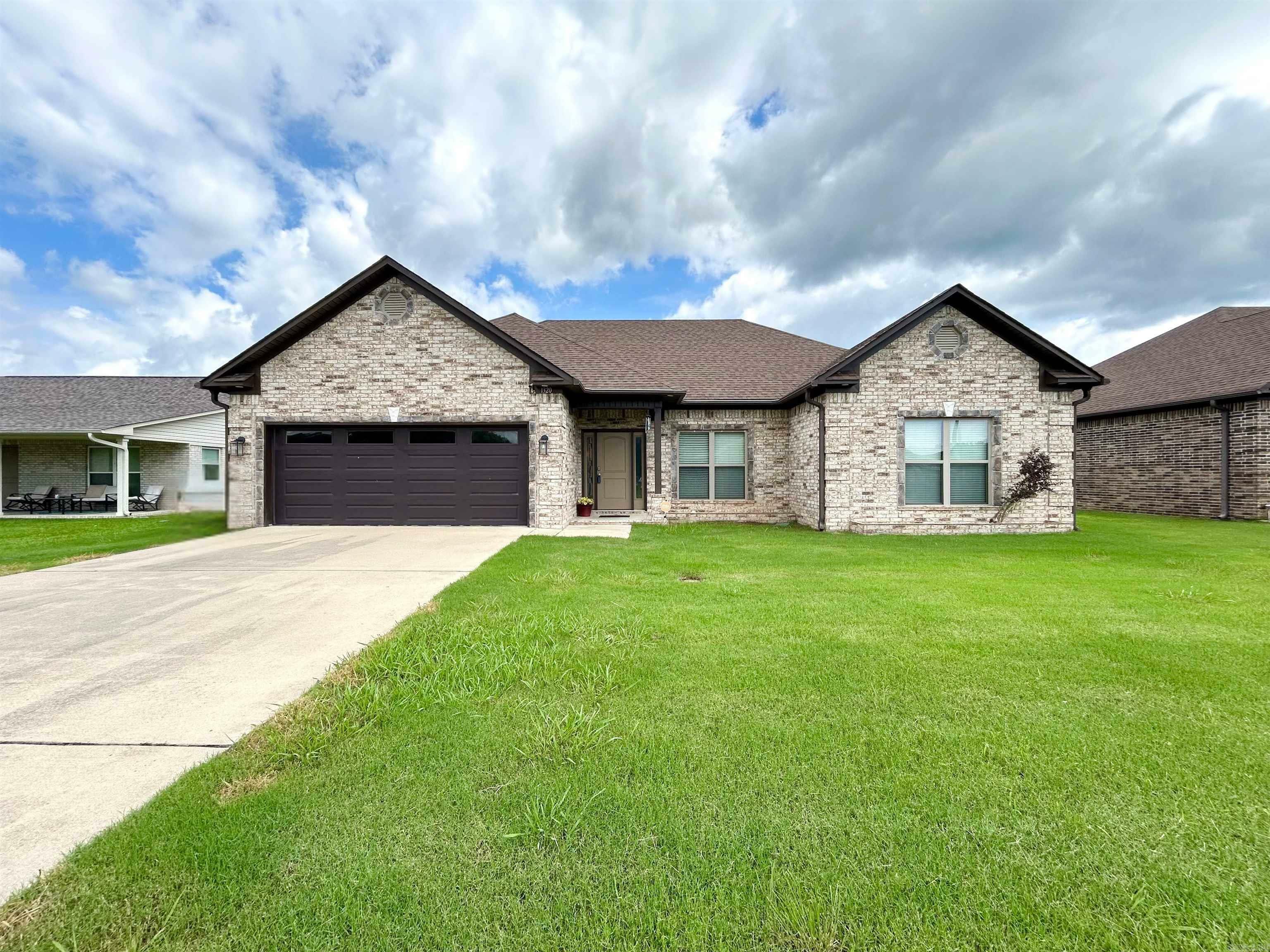 Property Photo: 1320 Andrews Drive AR 72034