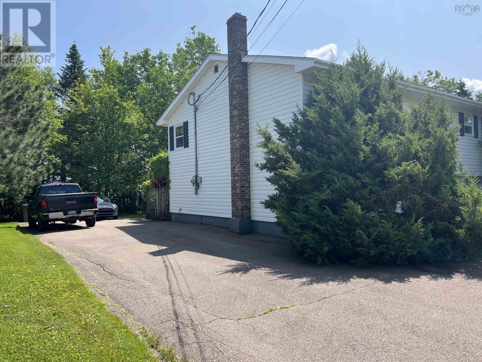 Property Photo: 98 Oakwood Drive NS B6L 1N4